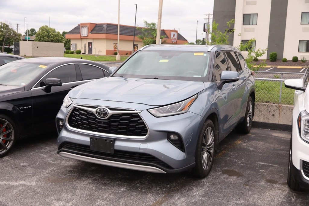Toyota Highlander Vehicle Full-screen Gallery Image 4