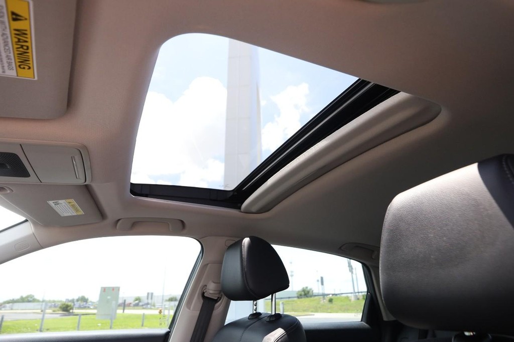 Honda Civic Sedan Vehicle Full-screen Gallery Image 8