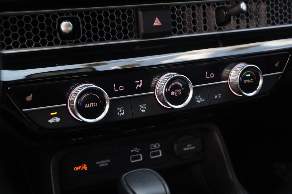 Honda Civic Sedan Vehicle Full-screen Gallery Image 17