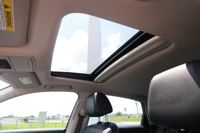 Honda Civic Sedan Vehicle Image 08