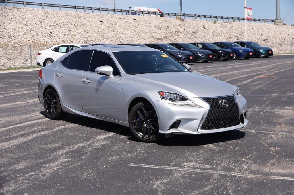 Lexus IS 350 Vehicle Full-screen Gallery Image 2