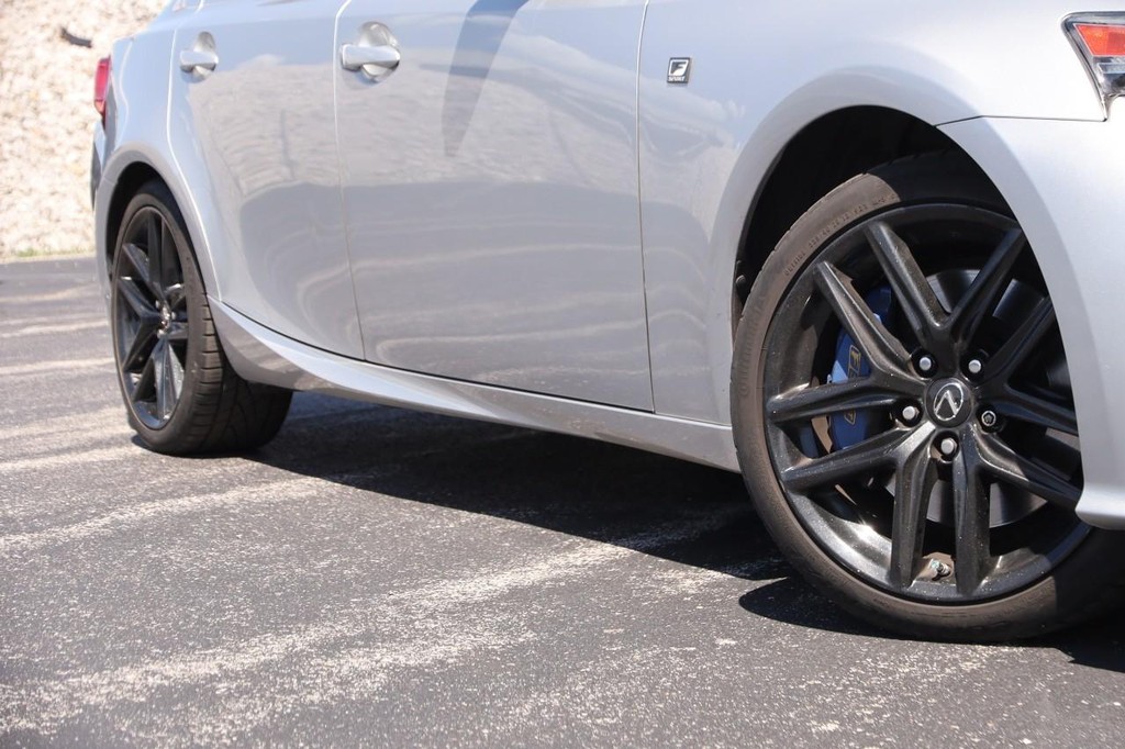 Lexus IS 350 Vehicle Full-screen Gallery Image 3