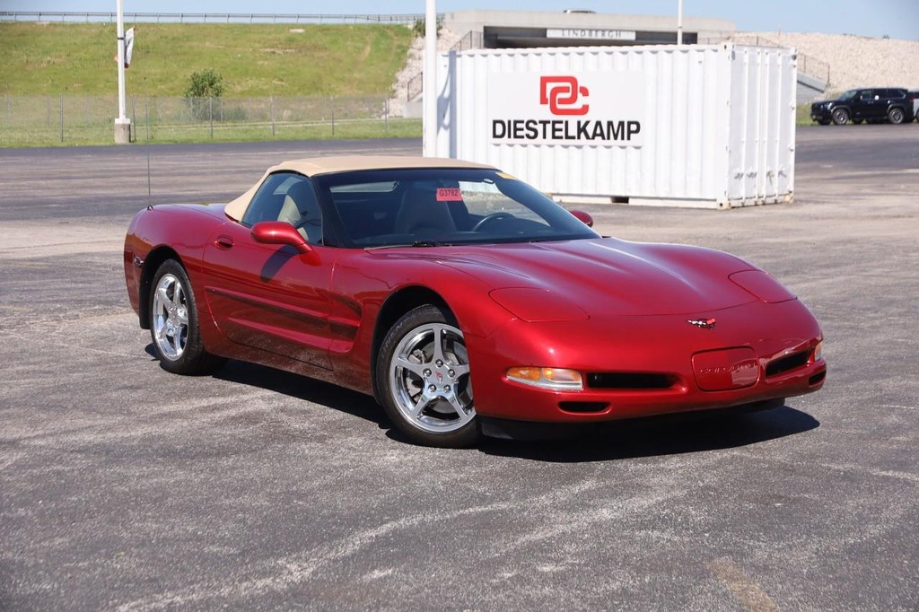 Chevrolet Corvette Vehicle Full-screen Gallery Image 02
