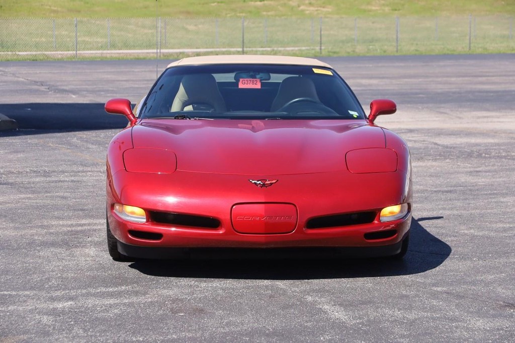Chevrolet Corvette Vehicle Full-screen Gallery Image 04