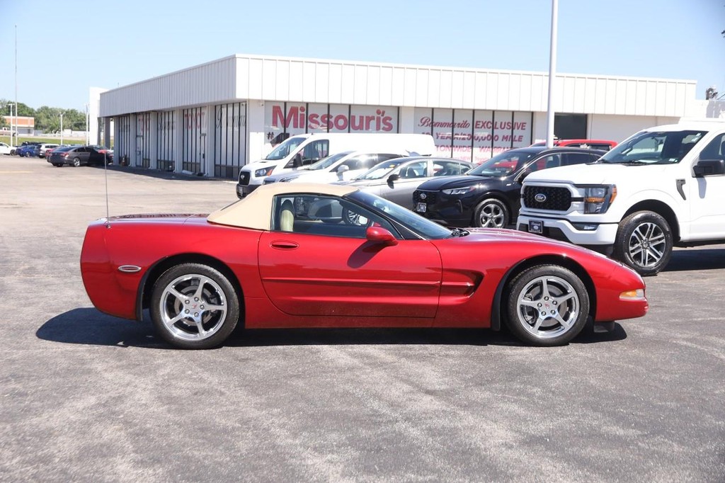 Chevrolet Corvette Vehicle Full-screen Gallery Image 05