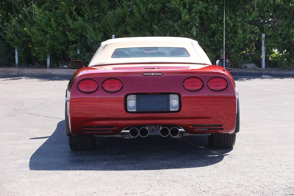 Chevrolet Corvette Vehicle Full-screen Gallery Image 06