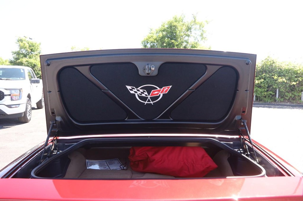 Chevrolet Corvette Vehicle Full-screen Gallery Image 08