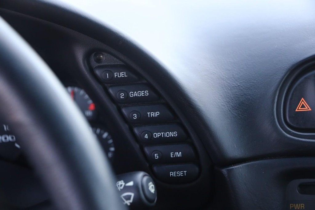 Chevrolet Corvette Vehicle Full-screen Gallery Image 15