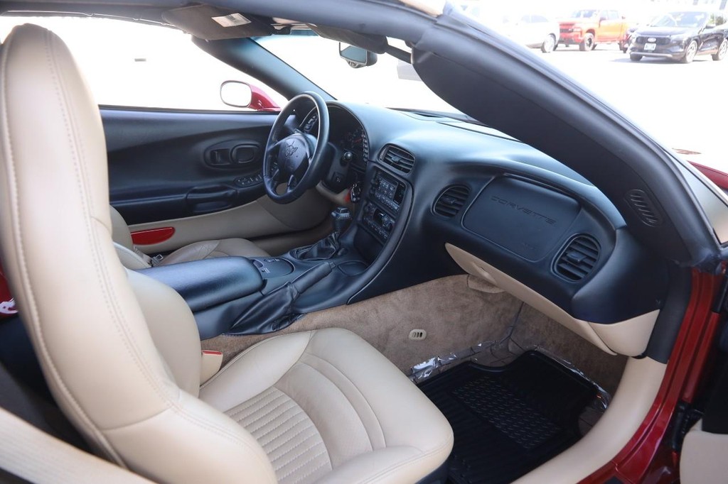 Chevrolet Corvette Vehicle Full-screen Gallery Image 18