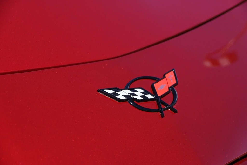 Chevrolet Corvette Vehicle Full-screen Gallery Image 20