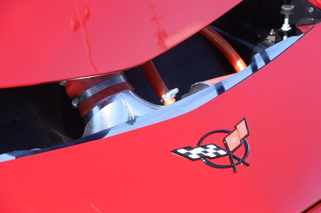 Chevrolet Corvette Vehicle Full-screen Gallery Image 22