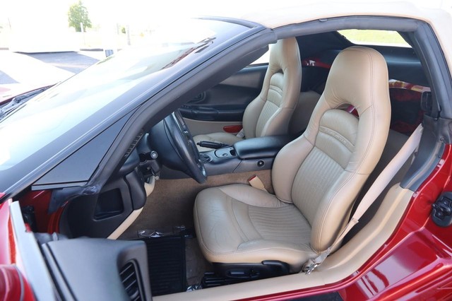 Chevrolet Corvette Vehicle Image 11