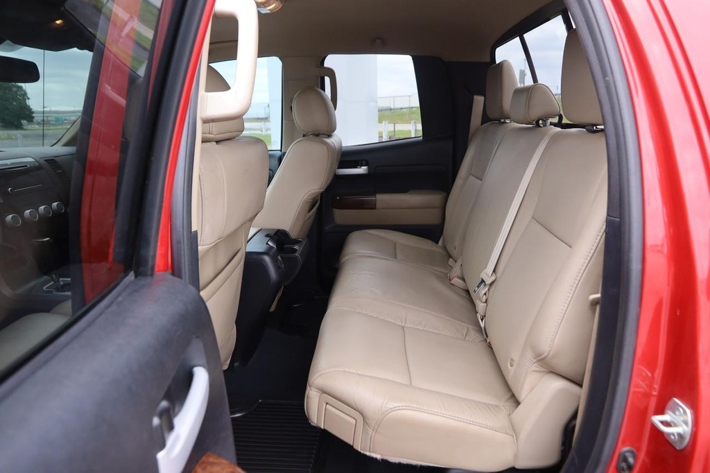 Toyota Tundra 4WD Truck Vehicle Full-screen Gallery Image 8