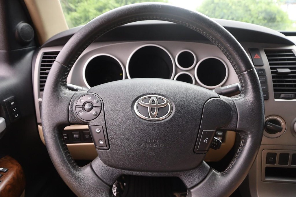 Toyota Tundra 4WD Truck Vehicle Full-screen Gallery Image 9