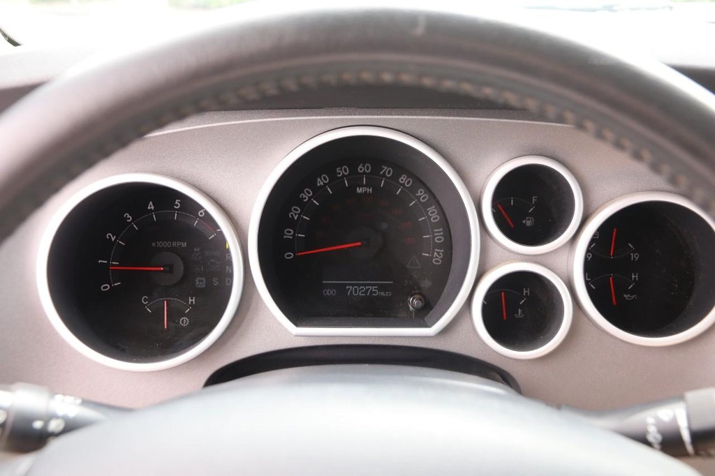 Toyota Tundra 4WD Truck Vehicle Full-screen Gallery Image 12