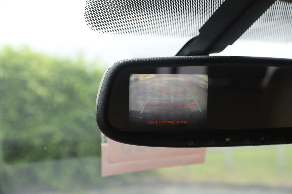 Toyota Tundra 4WD Truck Vehicle Full-screen Gallery Image 17