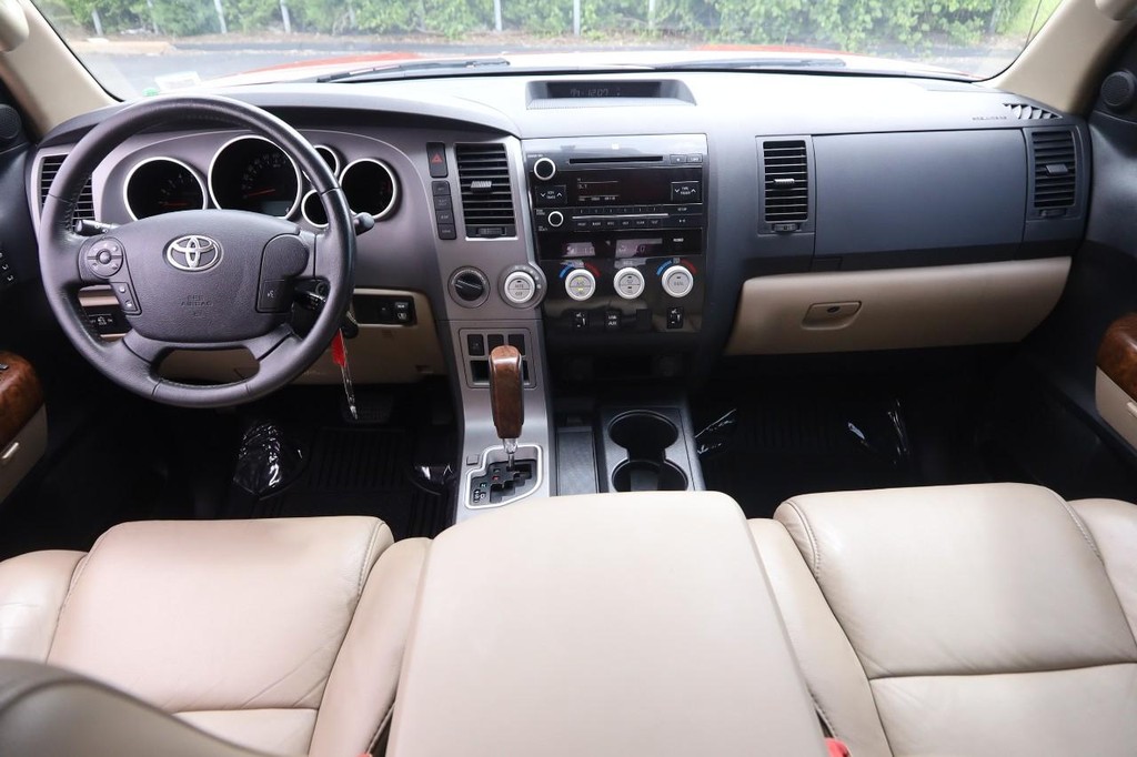 Toyota Tundra 4WD Truck Vehicle Full-screen Gallery Image 19
