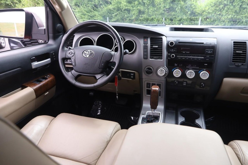 Toyota Tundra 4WD Truck Vehicle Full-screen Gallery Image 20