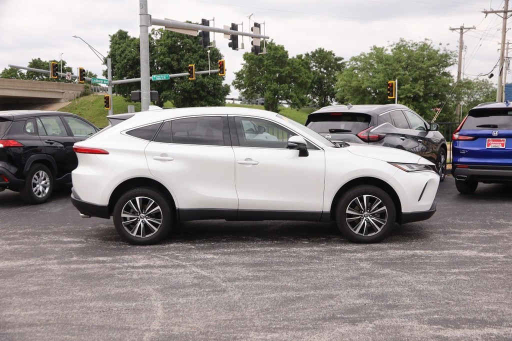 Toyota Venza Vehicle Full-screen Gallery Image 5