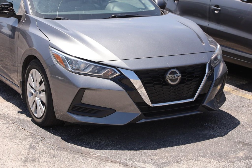 Nissan Sentra Vehicle Full-screen Gallery Image 2