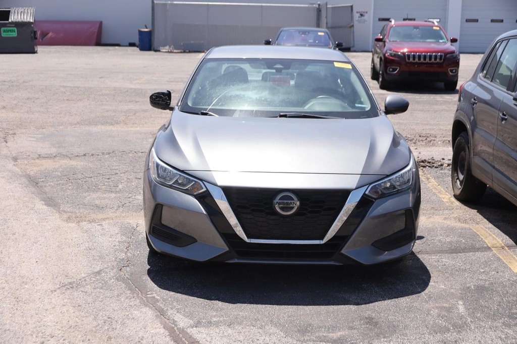 Nissan Sentra Vehicle Full-screen Gallery Image 3