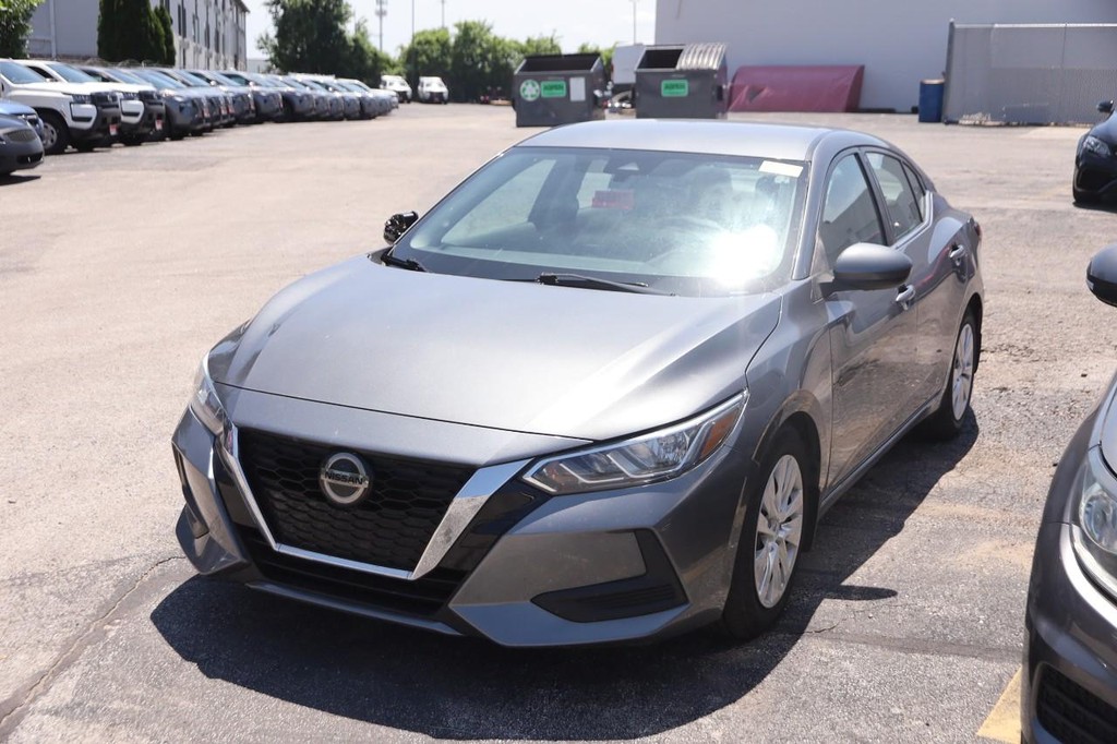 Nissan Sentra Vehicle Full-screen Gallery Image 4