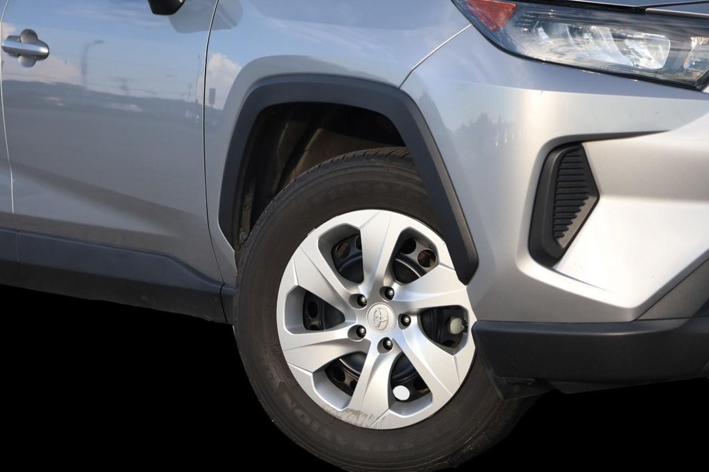 Toyota RAV4 Vehicle Full-screen Gallery Image 3