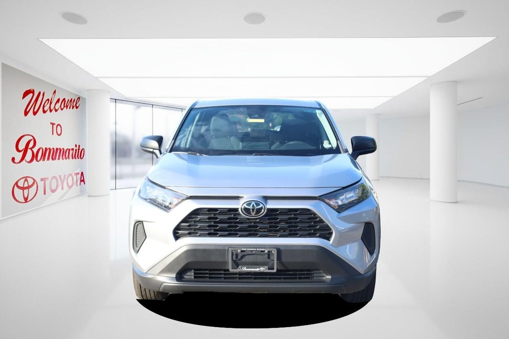 Toyota RAV4 Vehicle Full-screen Gallery Image 4