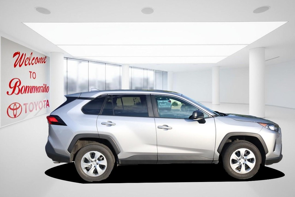 Toyota RAV4 Vehicle Full-screen Gallery Image 5