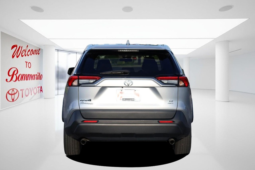 Toyota RAV4 Vehicle Full-screen Gallery Image 6