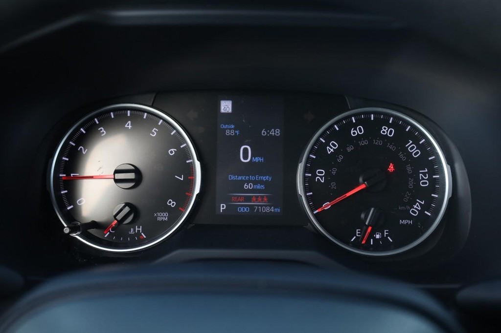 Toyota RAV4 Vehicle Full-screen Gallery Image 10