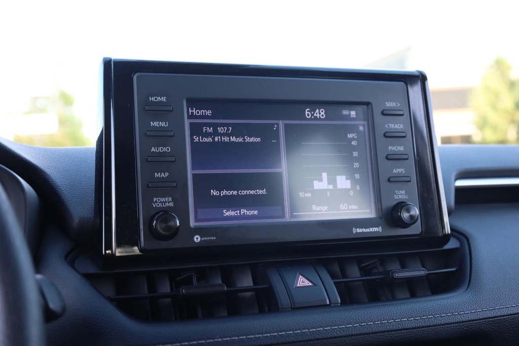 Toyota RAV4 Vehicle Full-screen Gallery Image 11
