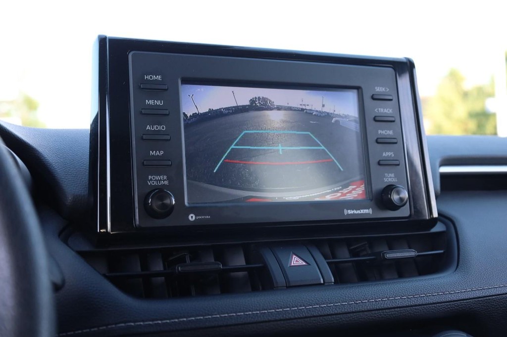 Toyota RAV4 Vehicle Full-screen Gallery Image 12