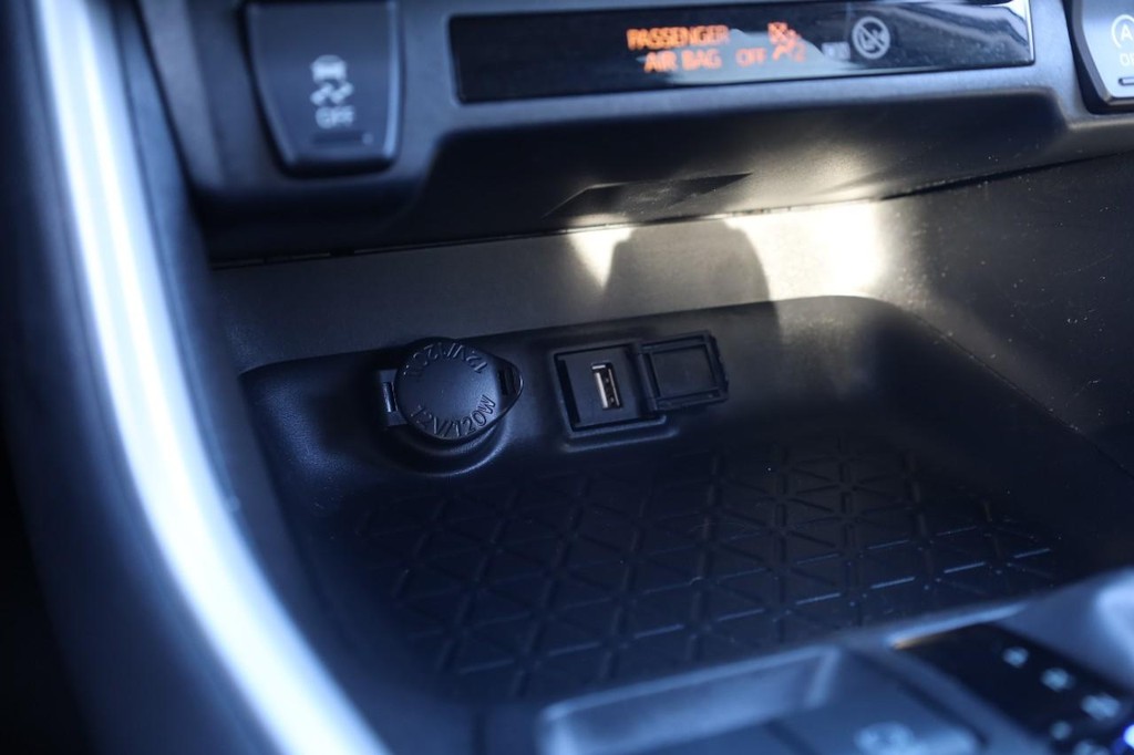 Toyota RAV4 Vehicle Full-screen Gallery Image 14
