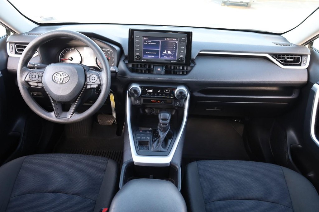 Toyota RAV4 Vehicle Full-screen Gallery Image 20