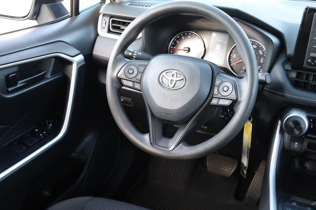 Toyota RAV4 Vehicle Full-screen Gallery Image 21