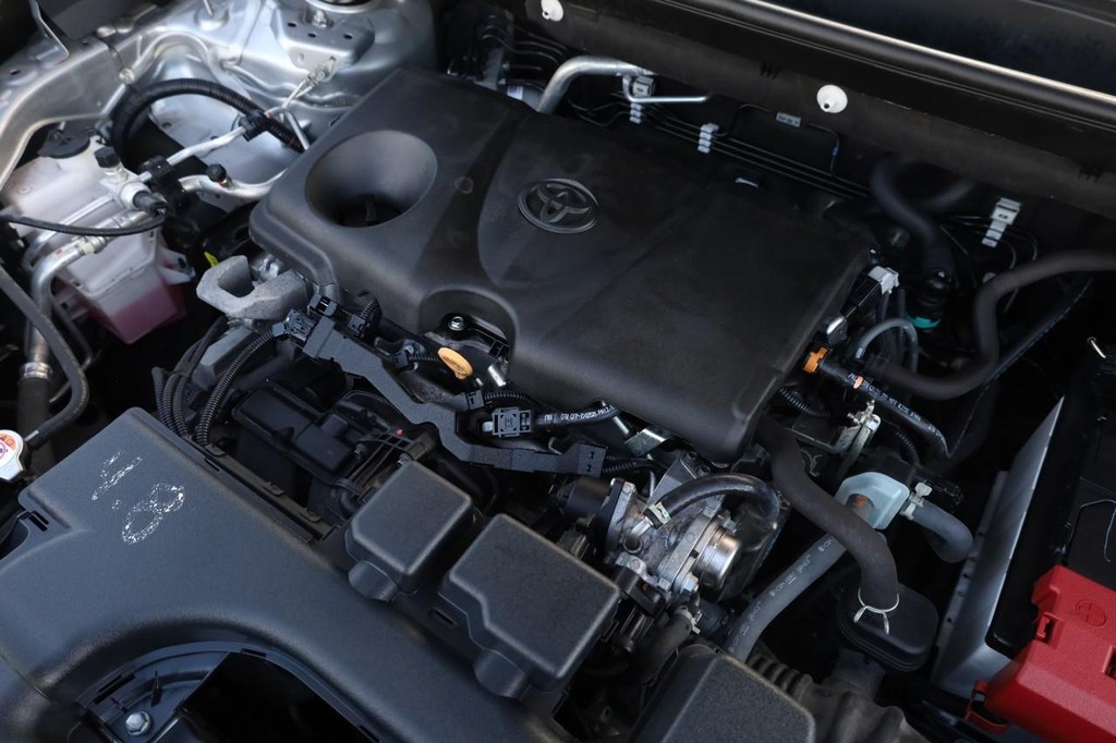 Toyota RAV4 Vehicle Full-screen Gallery Image 23