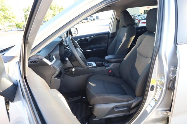 Toyota RAV4 Vehicle Image 08