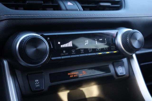 Toyota RAV4 Vehicle Image 13