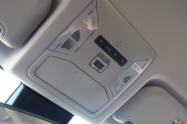Toyota RAV4 Vehicle Image 16