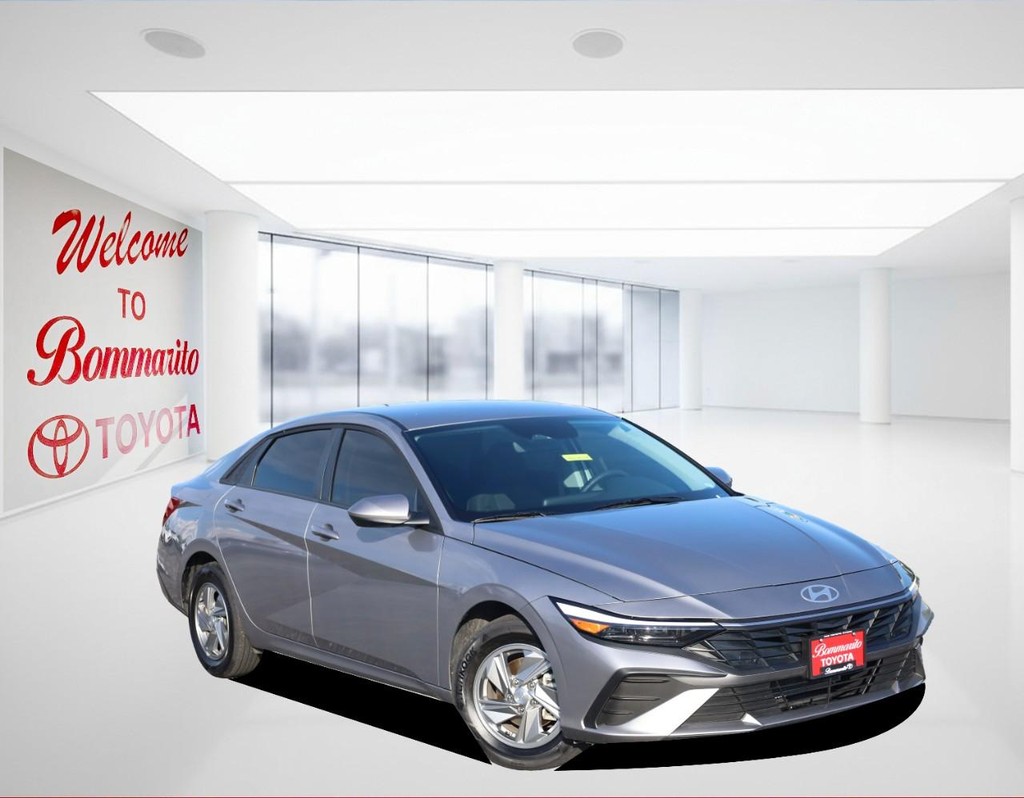 Hyundai Elantra Vehicle Full-screen Gallery Image 2