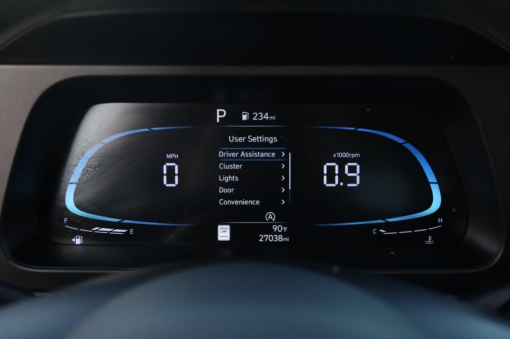 Hyundai Elantra Vehicle Full-screen Gallery Image 10