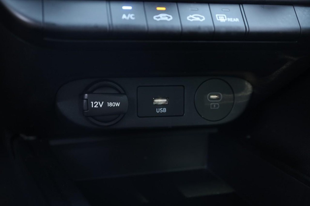 Hyundai Elantra Vehicle Full-screen Gallery Image 14