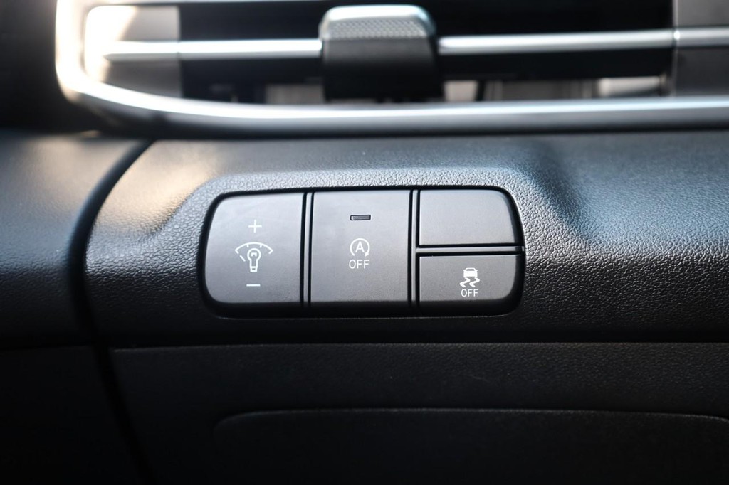 Hyundai Elantra Vehicle Full-screen Gallery Image 18