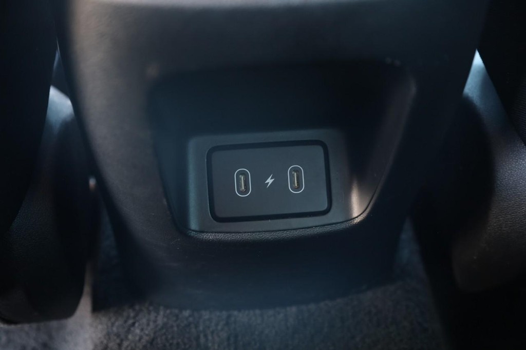 Hyundai Elantra Vehicle Full-screen Gallery Image 21