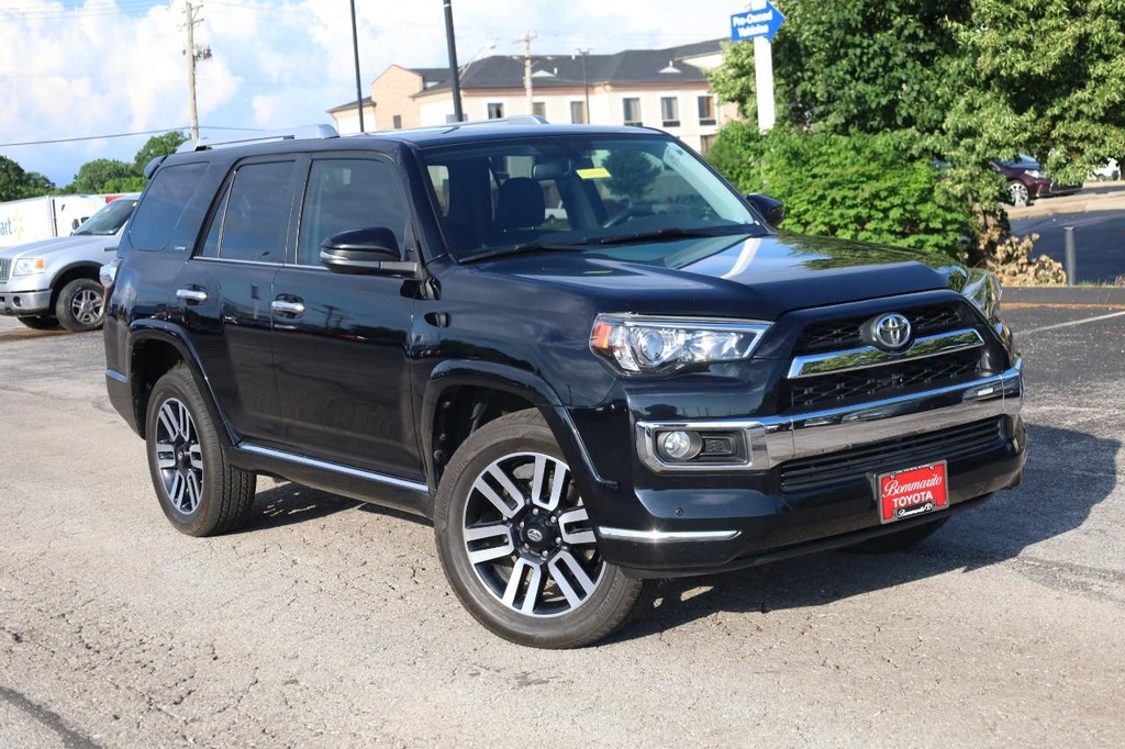 Toyota 4Runner Vehicle Full-screen Gallery Image 2