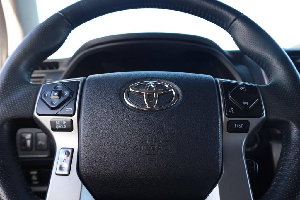 Toyota 4Runner Vehicle Full-screen Gallery Image 10