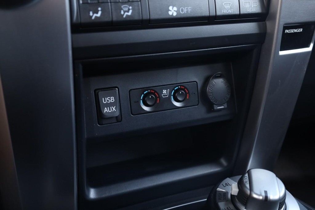Toyota 4Runner Vehicle Full-screen Gallery Image 16