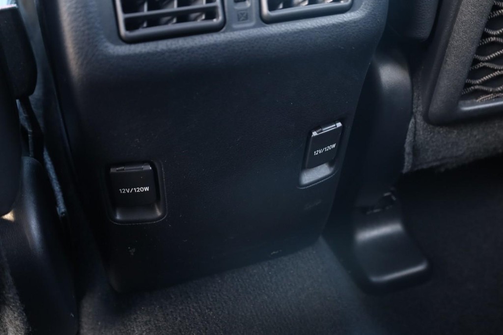 Toyota 4Runner Vehicle Full-screen Gallery Image 23