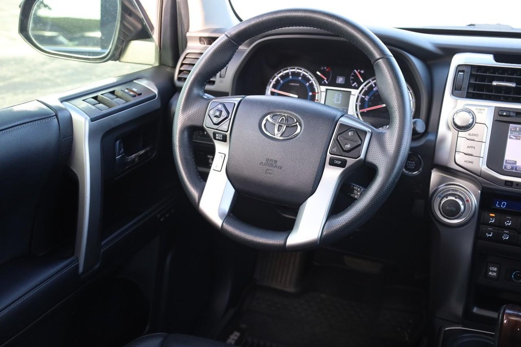 Toyota 4Runner Vehicle Full-screen Gallery Image 25